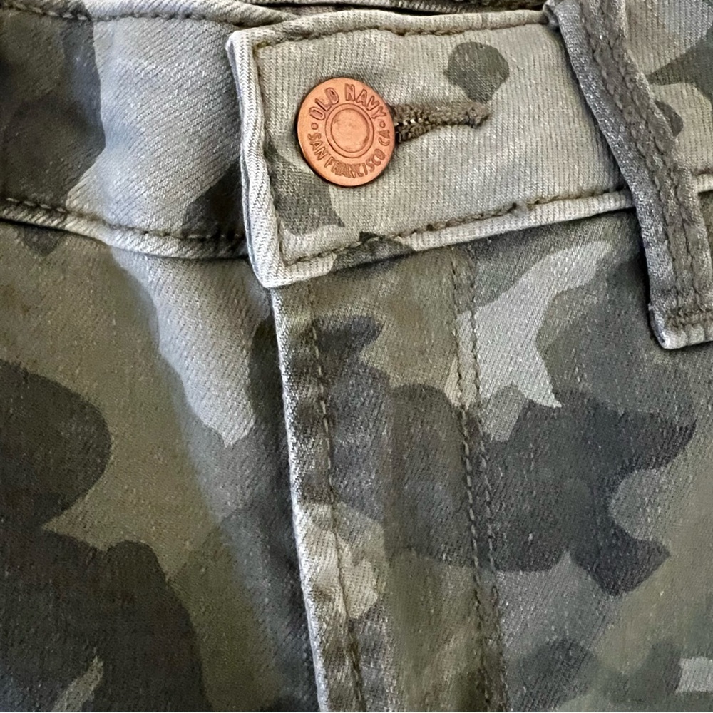 Old Navy Mid Rise Camo Rockstar Supper Skinny Jeans, size 4 - Picture 5 of 6